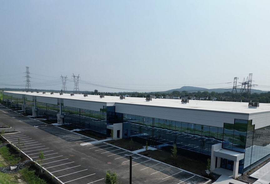 960-1000 Rue Parent, St-Bruno-de-Montarville, QC for lease - Building Photo - Image 2 of 8