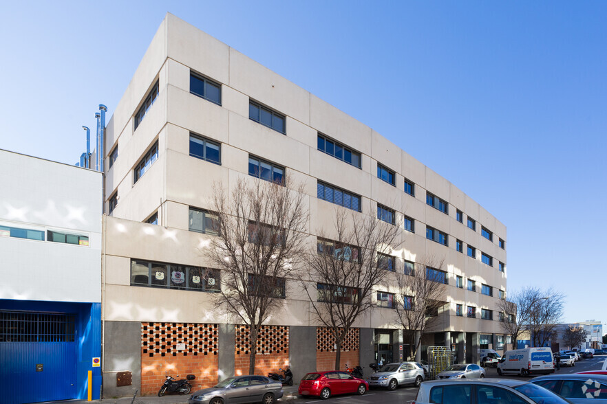 Calle Gamonal, 18, Madrid, Madrid for sale - Building Photo - Image 1 of 1