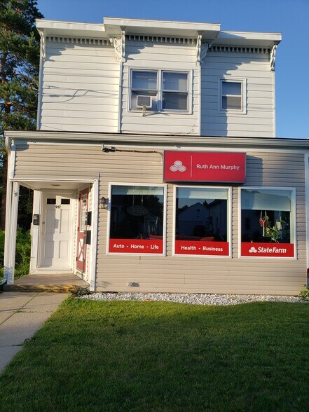 917 E Main St, Stoughton, WI à louer - Photo du bâtiment - Image 2 de 2