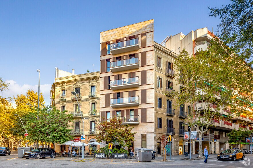 Carrer de Provença, 163, Barcelone, Barcelona à louer - Photo du bâtiment - Image 2 de 2
