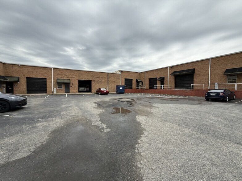 6829-6831 Atmore Dr, Richmond, VA for lease - Building Photo - Image 2 of 2