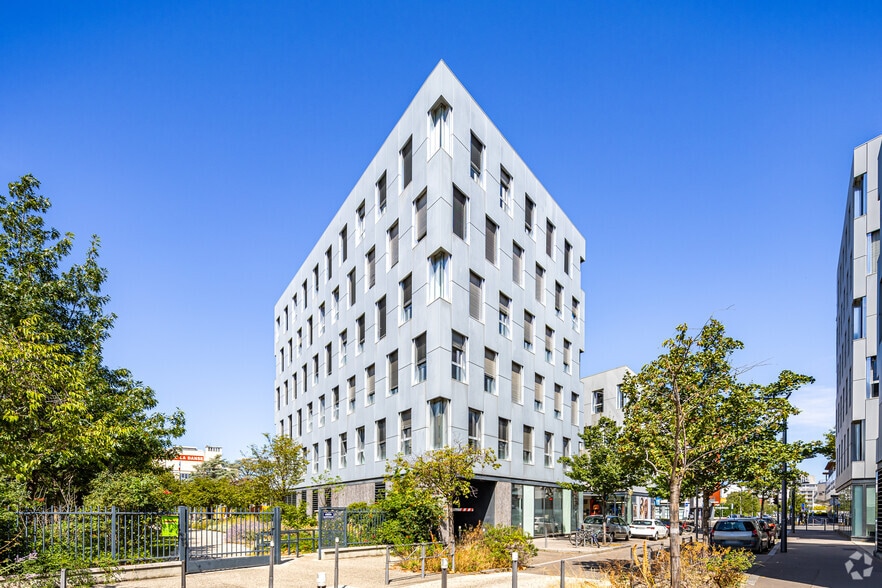 Immeuble Le Quadrille 18 Rue Jacqueline Auriol, 8E, Lyon for lease - Building Photo - Image 3 of 3