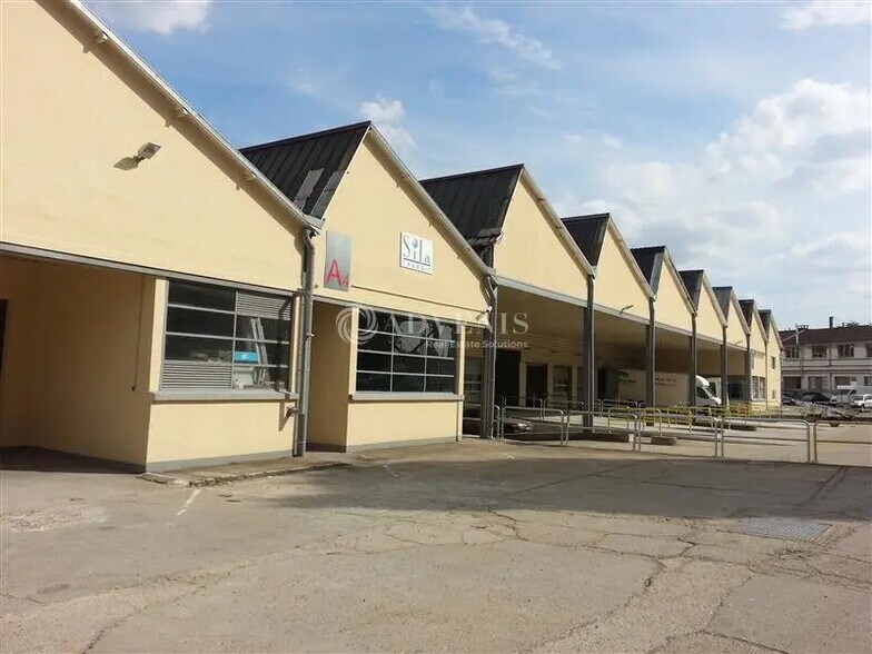 Flex dans Saint-Denis à louer - Photo du bâtiment - Image 1 de 8