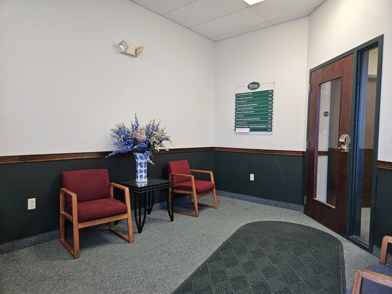 100-140 Riverview Ctr, Middletown, CT for lease - Building Photo - Image 3 of 6