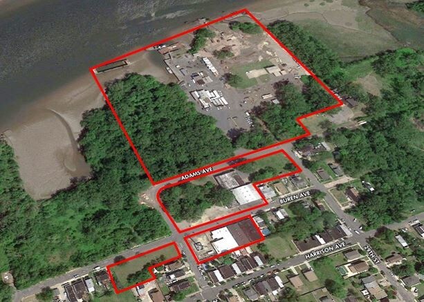 INDUSTRIAL/COMMERCIAL WATERFRONT OPPORTU portefeuille de 2 propriétés à vendre sur LoopNet.ca - Photo principale - Image 1 de 2