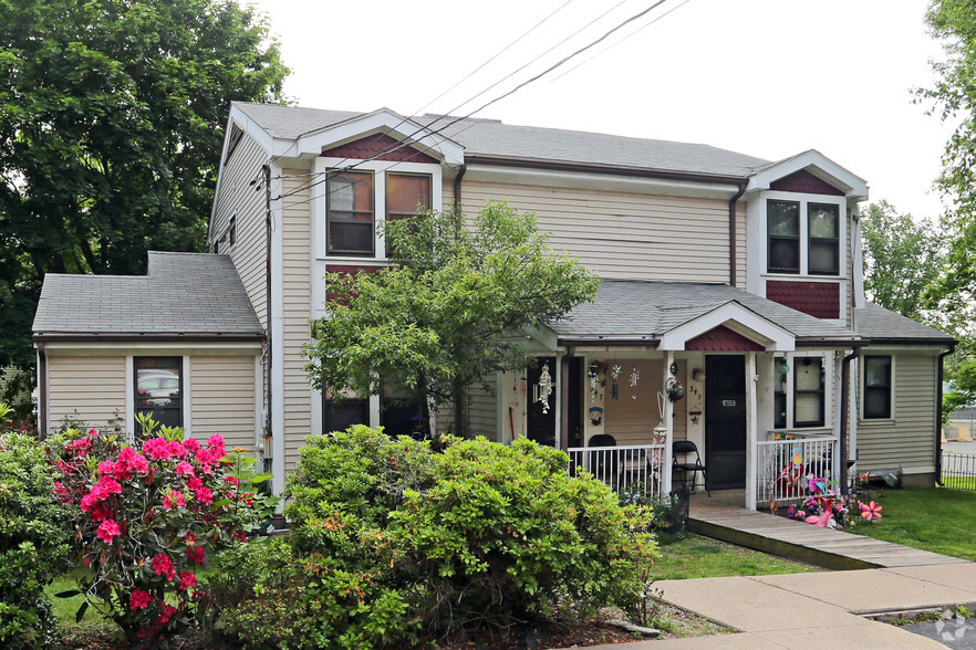 333 Pond St, Woonsocket, RI for sale - Primary Photo - Image 1 of 1