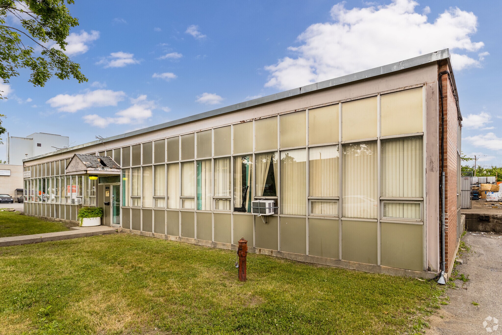 2745 Rue Duchesne, Saint-Laurent, QC for lease Primary Photo- Image 1 of 6