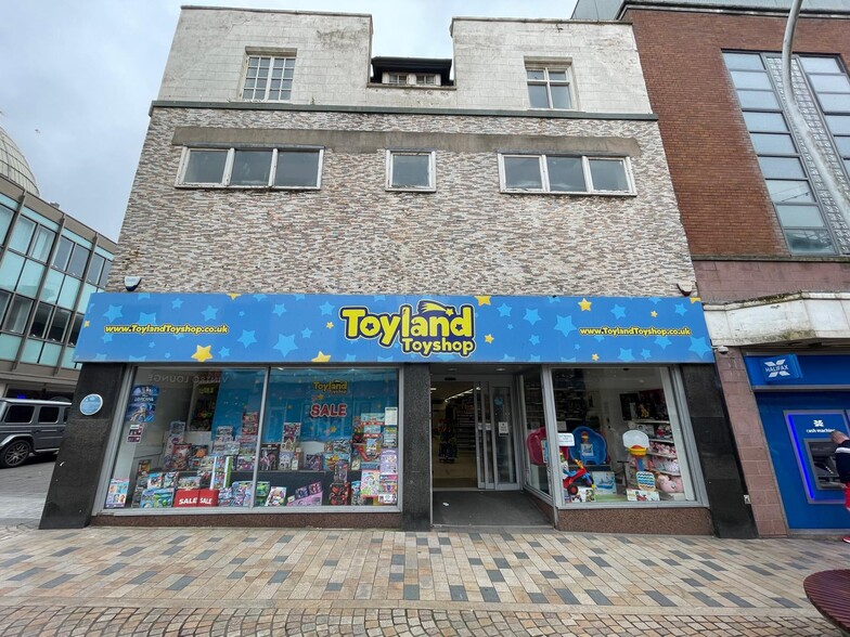 73-75 Church St, Blackpool for lease - Building Photo - Image 1 of 7