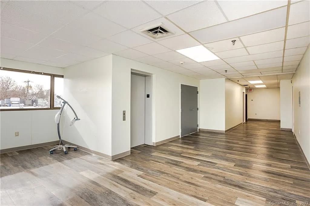 239 Silas Deane Hwy, Wethersfield, CT à louer Photo intérieure- Image 1 de 2