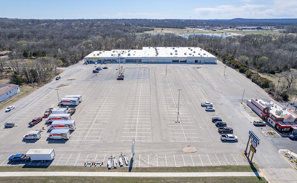 3001-3009 SE Frank Phillips Blvd, Bartlesville, OK for sale - Building Photo - Image 1 of 1