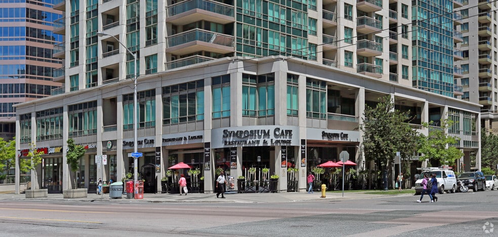 5225-5231 Yonge St, Toronto, ON à louer - Photo du bâtiment - Image 3 de 5