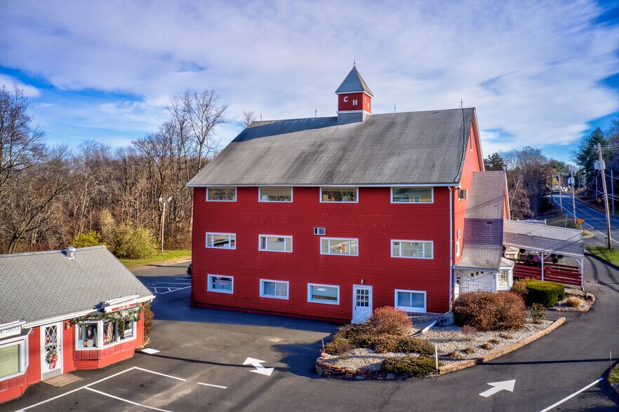 185 W State St, Granby, MA à louer - Photo du bâtiment - Image 3 de 6