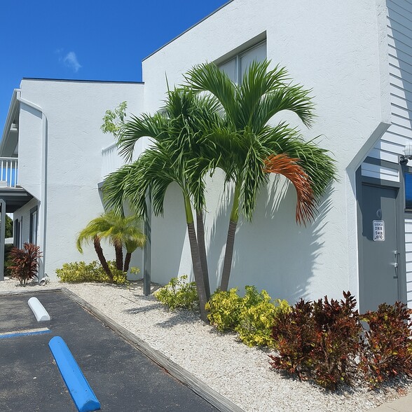 2015 S Tuttle Ave, Sarasota, FL à louer - Photo du bâtiment - Image 2 de 10