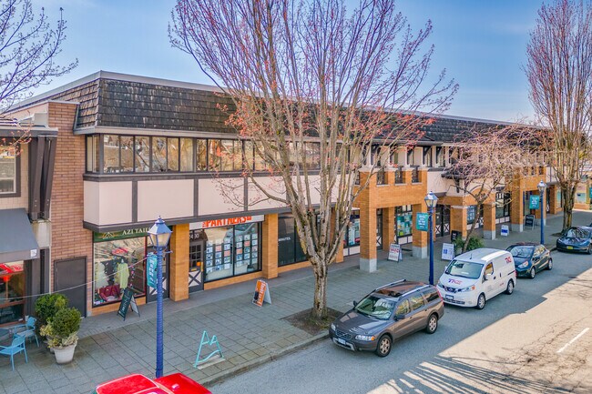 Plus de détails pour 2438 Marine Dr, West Vancouver, BC - Bureau à louer