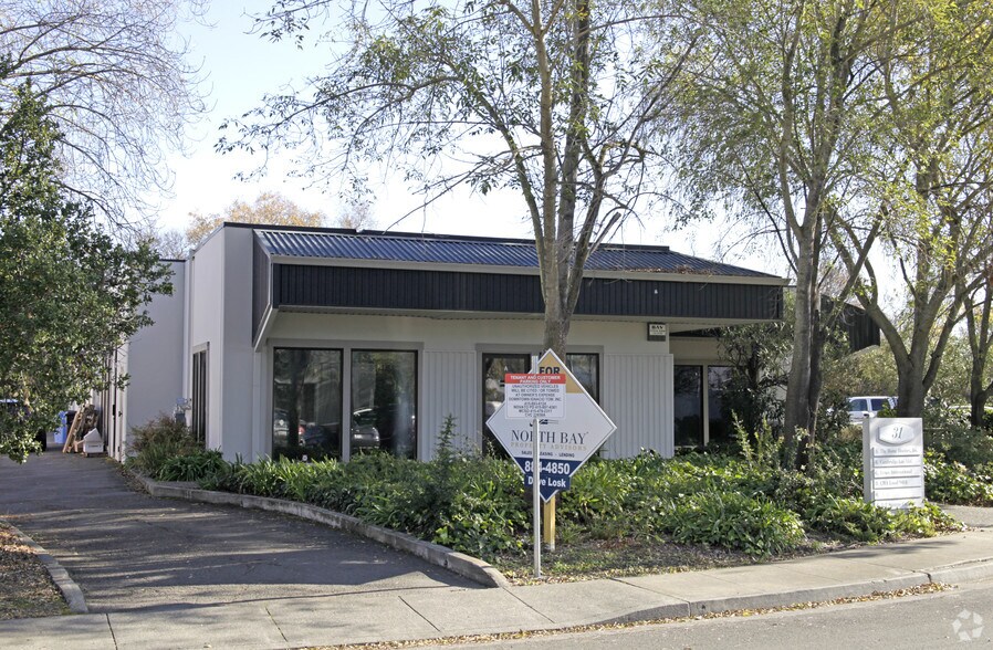 31 Pamaron Way, Novato, CA à louer - Photo du bâtiment - Image 2 de 16