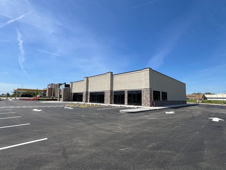 207 Scott Troy Rd, O'Fallon, IL for lease - Building Photo - Image 2 of 3