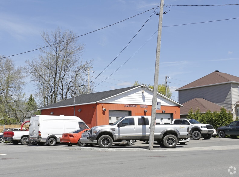 1133 Rue Notre-Dame, Repentigny, QC for sale - Primary Photo - Image 1 of 2