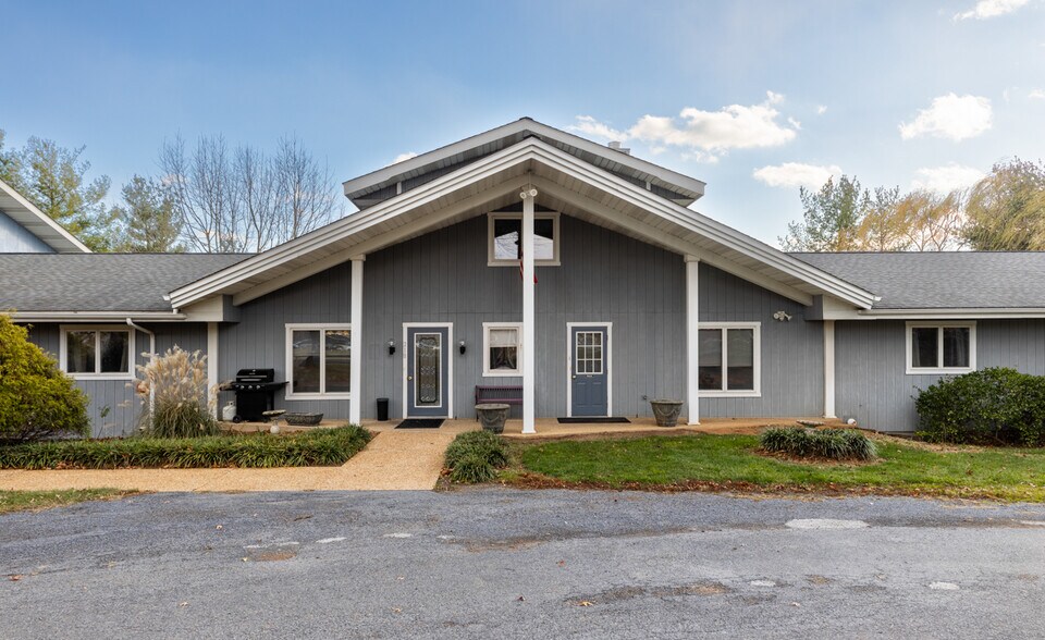 218 Mill Rd, Woodstock, VA à vendre - Photo du bâtiment - Image 1 de 98