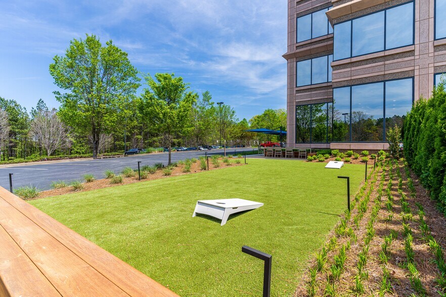 3460 Preston Ridge Rd, Alpharetta, GA à louer - Photo du bâtiment - Image 3 de 13