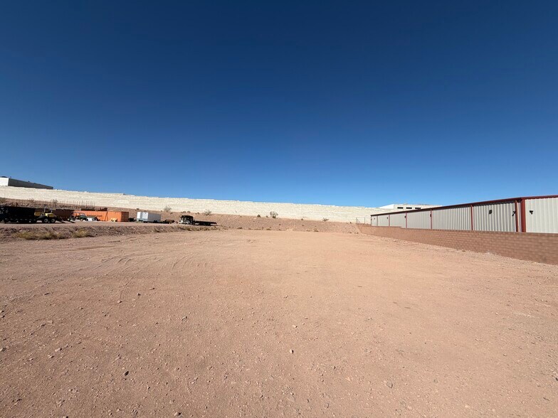 803 Industrial Ct, Boulder City, NV à louer - Photo du bâtiment - Image 3 de 8