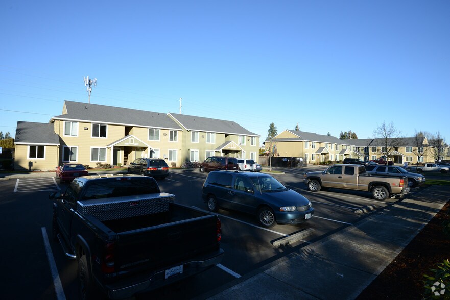 1100 N Davis St, Cornelius, OR à vendre - Photo du bâtiment - Image 2 de 25