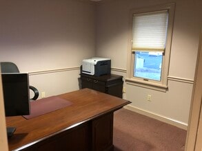 4 Terry Dr, Newtown, PA à louer Photo intérieure- Image 1 de 10