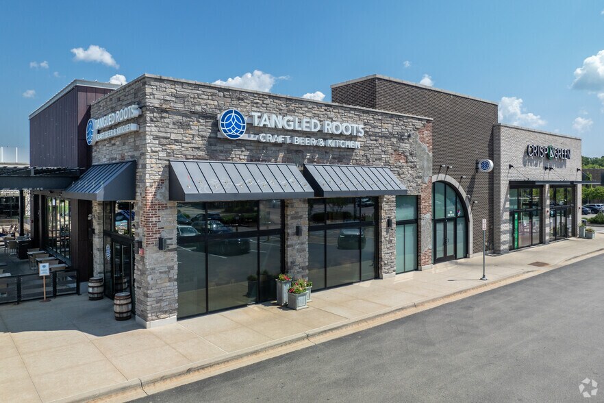899-913 N Milwaukee Ave, Vernon Hills, IL à louer - Photo du bâtiment - Image 2 de 10