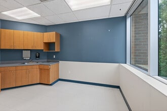 4 Technology Dr, Setauket, NY à louer Photo intérieure- Image 2 de 9