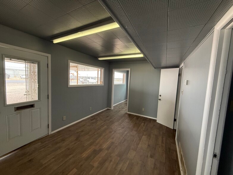 8320 N County Rd W, Odessa, TX for lease - Interior Photo - Image 2 of 24