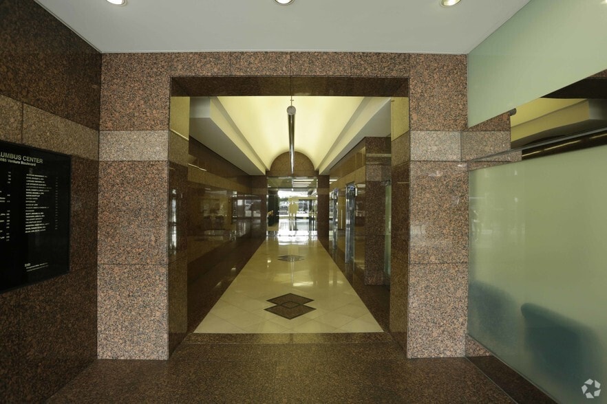 15165 Ventura Blvd, Sherman Oaks, CA for lease - Lobby - Image 3 of 4