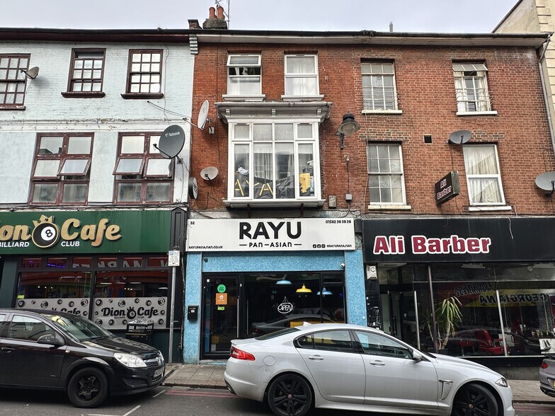 32-32A Wellington St, Luton à vendre - Photo principale - Image 1 de 2
