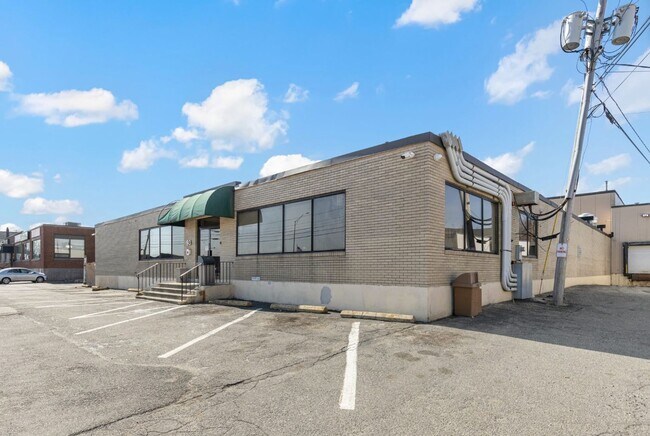 Plus de détails pour 93 Mystic Ave, Medford, MA - Local d'activités à louer