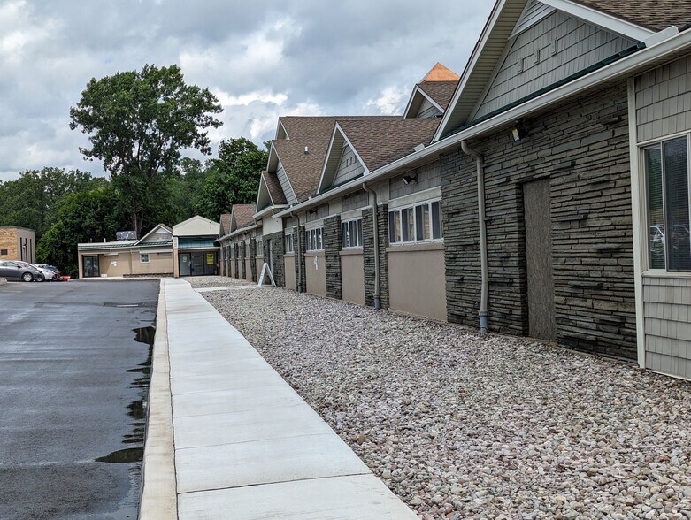 1160 Chili Ave, Rochester, NY à louer - Photo du bâtiment - Image 3 de 14