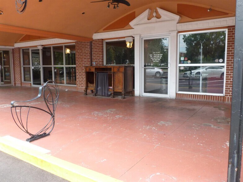 702 W University Ave, Gainesville, FL for lease - Building Photo - Image 3 of 6
