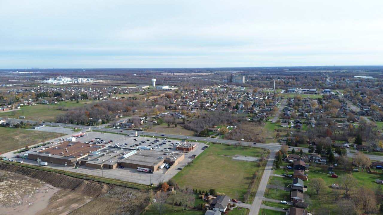 135 Coronation Dr, Port Colborne, ON for sale Primary Photo- Image 1 of 3