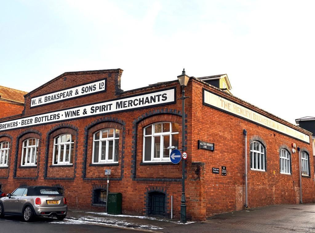 21 Old Brewery Ln, Henley-On-Thames à louer Photo principale- Image 1 de 6