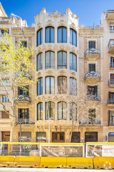 Carrer De Girona, Barcelona, Barcelona for lease - Building Photo - Image 2 of 3