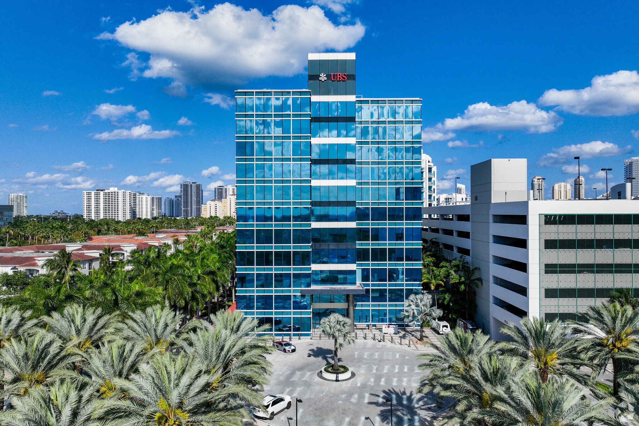 18851 NE 29th Ave, Aventura, FL for lease Primary Photo- Image 1 of 90