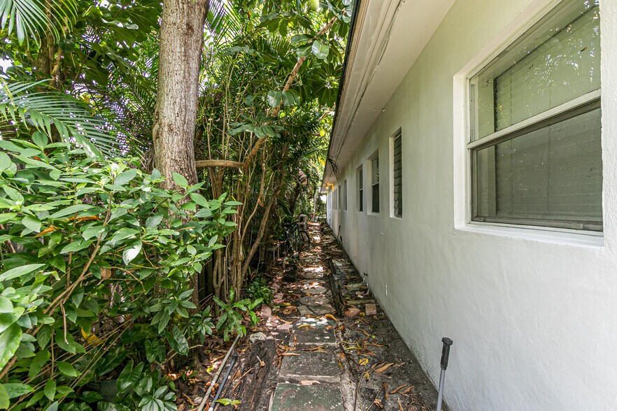 1717 NE 12th St, Fort Lauderdale, FL for sale - Building Photo - Image 2 of 11