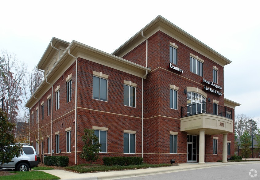 3731 NW Cary Pky, Cary, NC for sale - Building Photo - Image 2 of 36