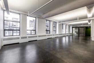410 Rue Saint-Nicolas, Montréal, QC for lease Building Photo- Image 1 of 5