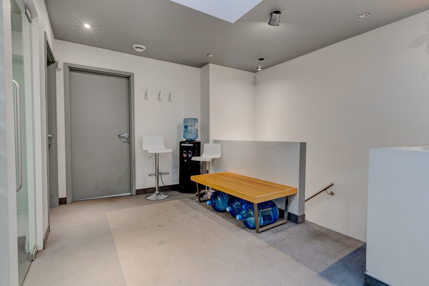 6712-6714 Boul Saint-Laurent, Montréal, QC for lease - Interior Photo - Image 2 of 12