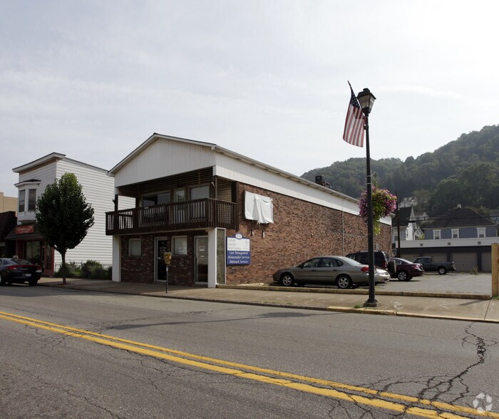 822 Main St, Follansbee, WV à vendre - Photo du bâtiment - Image 2 de 2