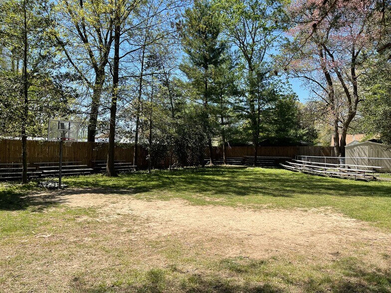 5411 Franconia Rd, Alexandria, VA à louer - Photo du bâtiment - Image 3 de 4