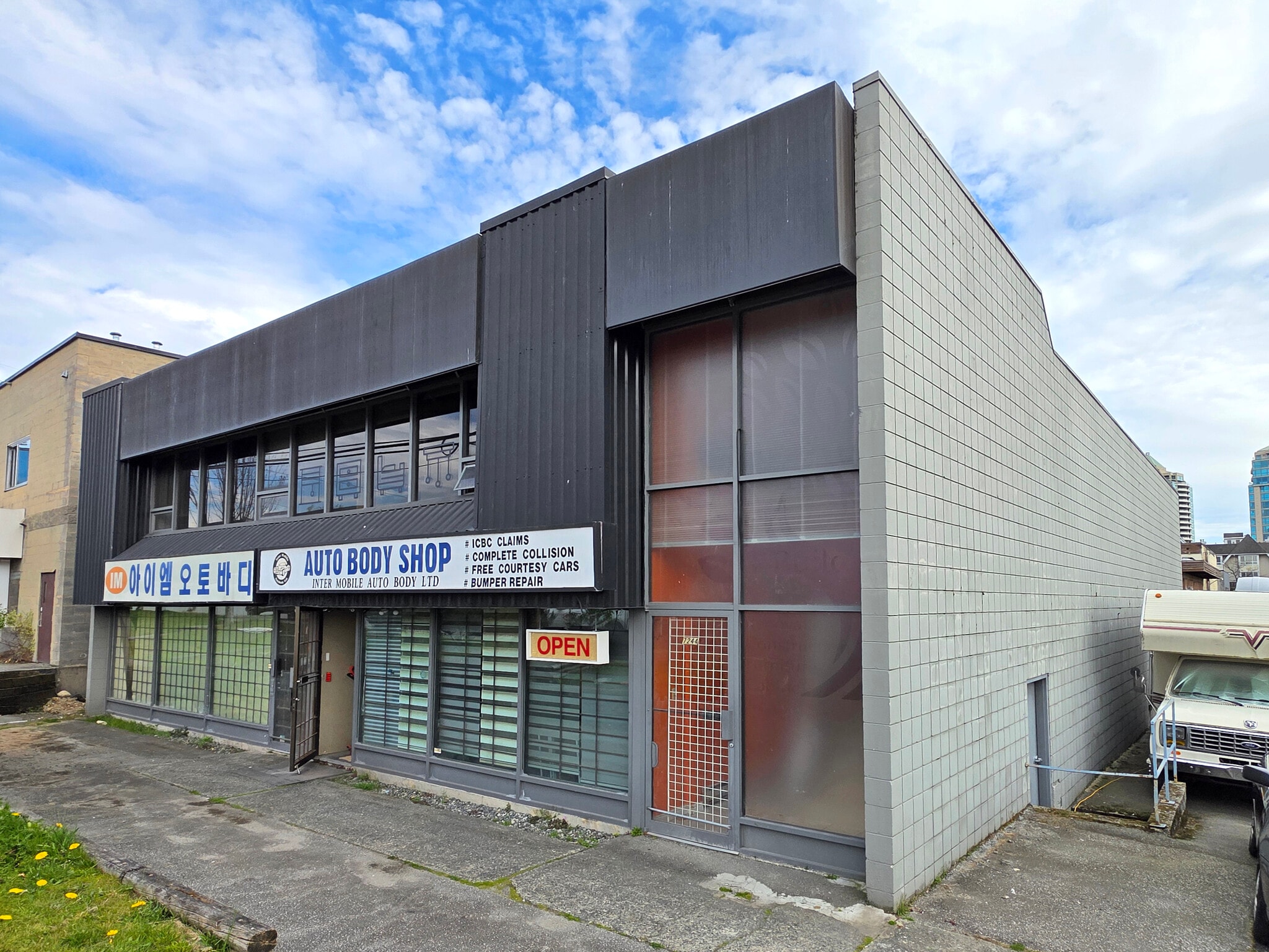 7240-7244 Gilley Av, Burnaby, BC for lease Interior Photo- Image 1 of 2