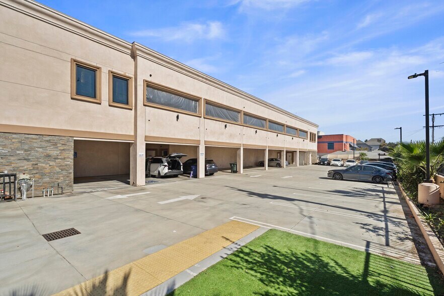 9400 Valley Blvd, Rosemead, CA à louer - Photo du bâtiment - Image 3 de 30