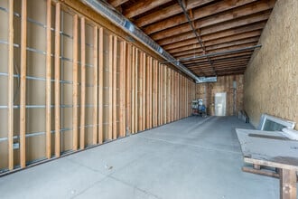 427-433 College St, Woodland, CA à louer Photo intérieure- Image 1 de 5