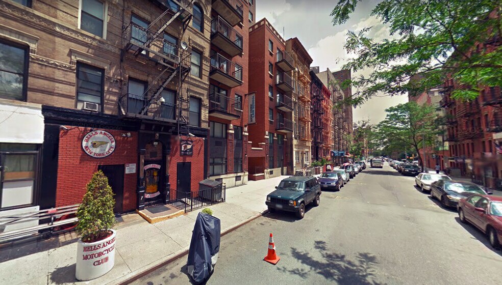 77 E 3rd St, New York, NY à louer - Photo du bâtiment - Image 2 de 14