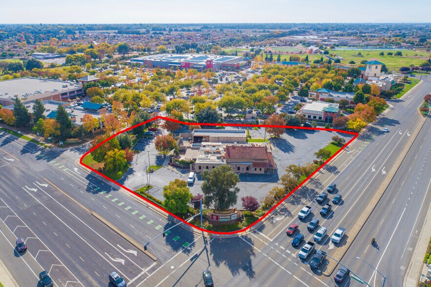 2525 Jefferson Blvd, West Sacramento, CA à vendre - Photo du bâtiment - Image 2 de 44