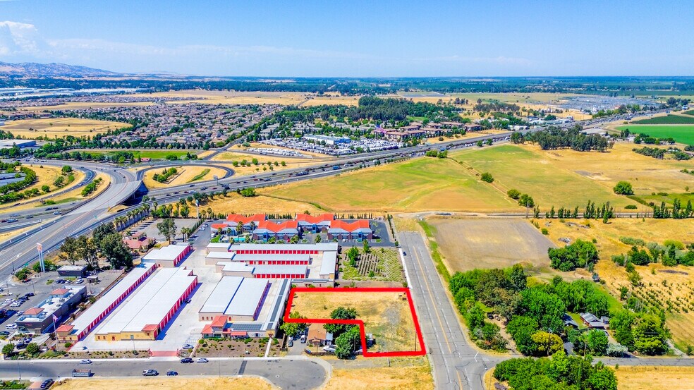 5012 Walnut Rd, Vacaville, CA à louer - Photo du bâtiment - Image 3 de 12